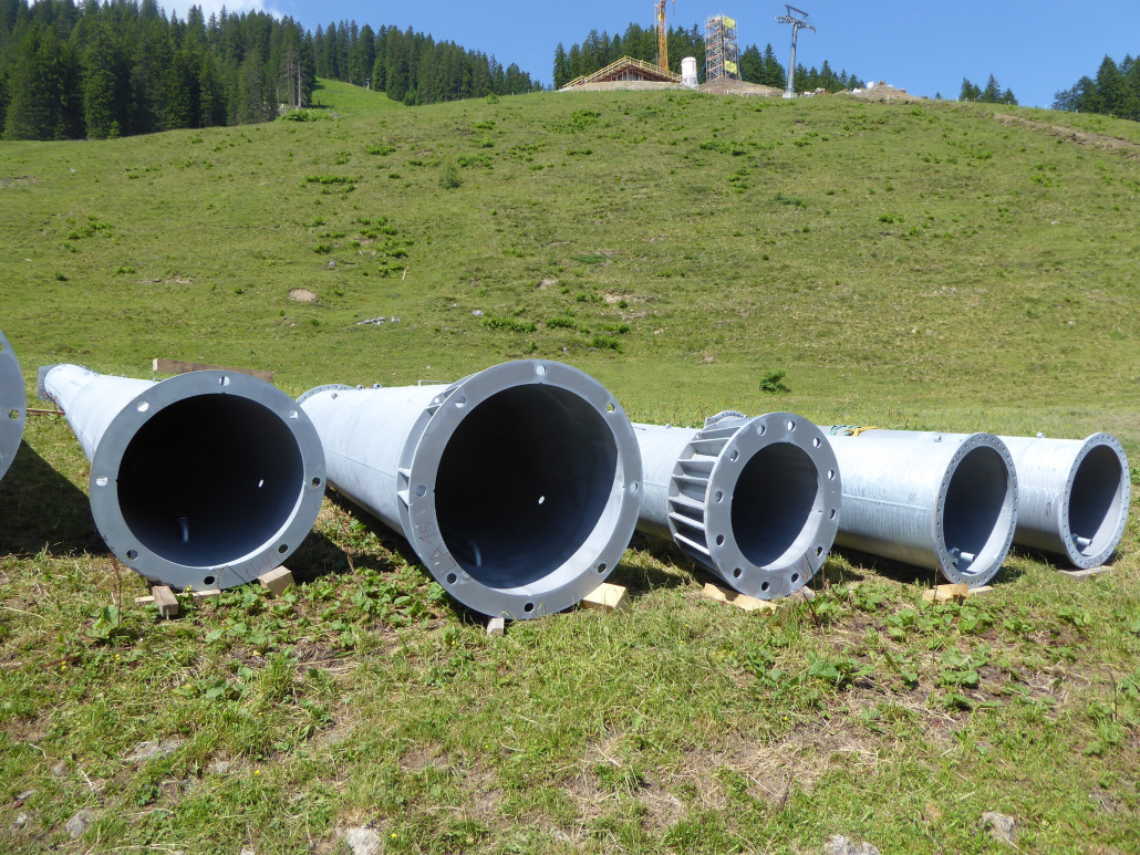 Von links nach rechts, die Unterteile von 17, 15 und 10 (warum auch immer 15 und 17 schon da sind), sowie obere Teile von Stütze 8 und 9.