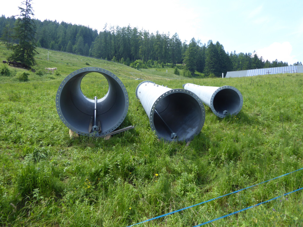 Unten auf der Piste des Schlepplifts liegt noch eine Ladung. Links dürfte Nummer zwölf liegen, die anderen Zahlen sieht man leider nicht.