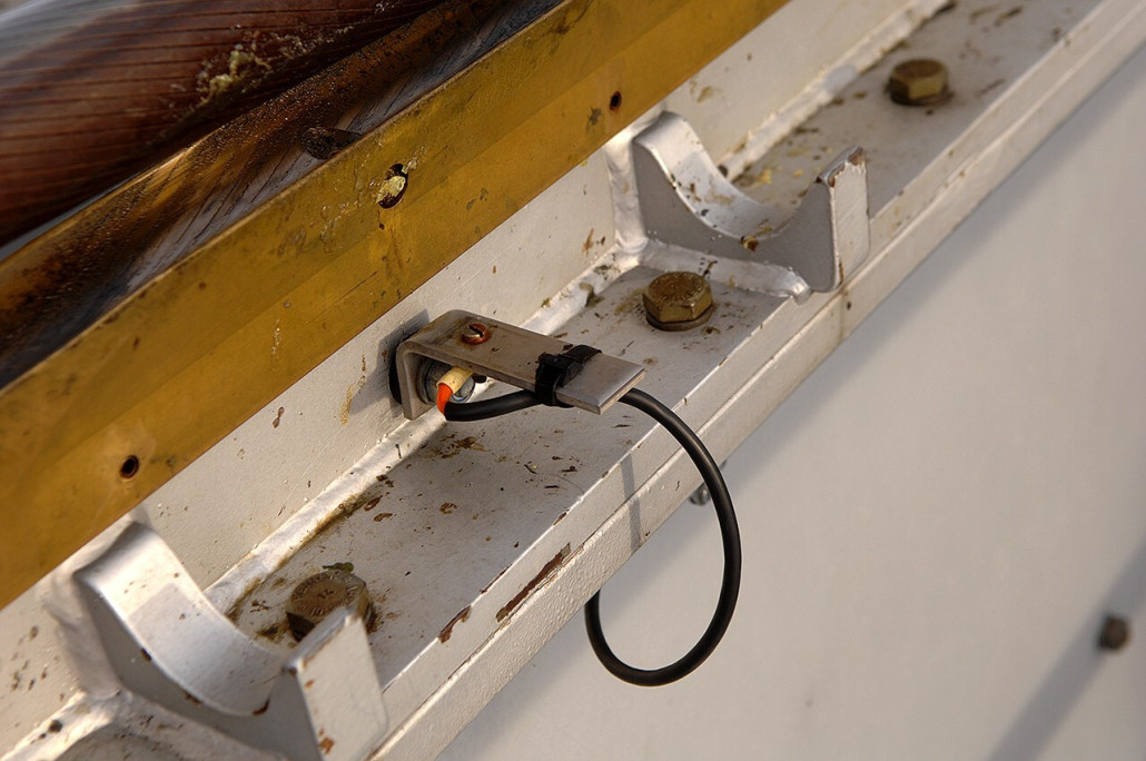 Tragseisattel: Tragseilfänger (aussenseitig, mit (elektrisch Überwacht)