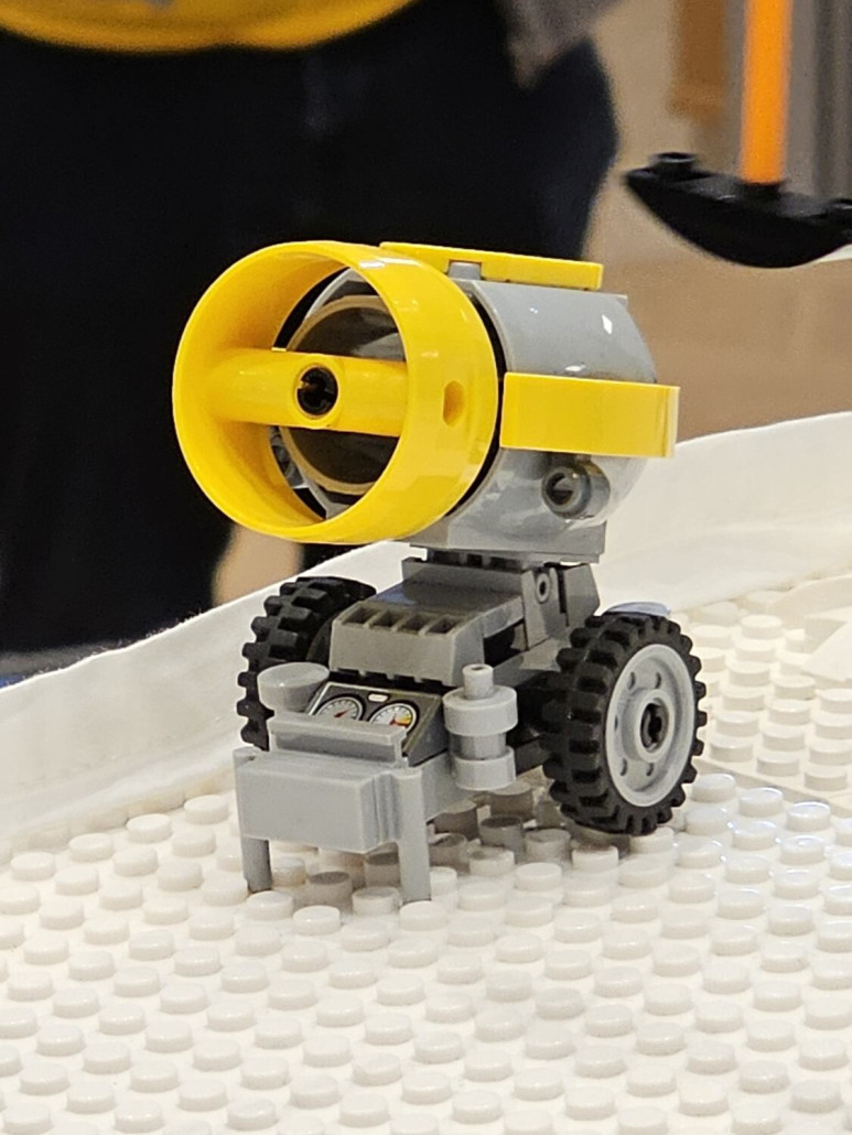 Natürlich eine Schneekanone - die darf in einem Skiresort nicht fehlen :)