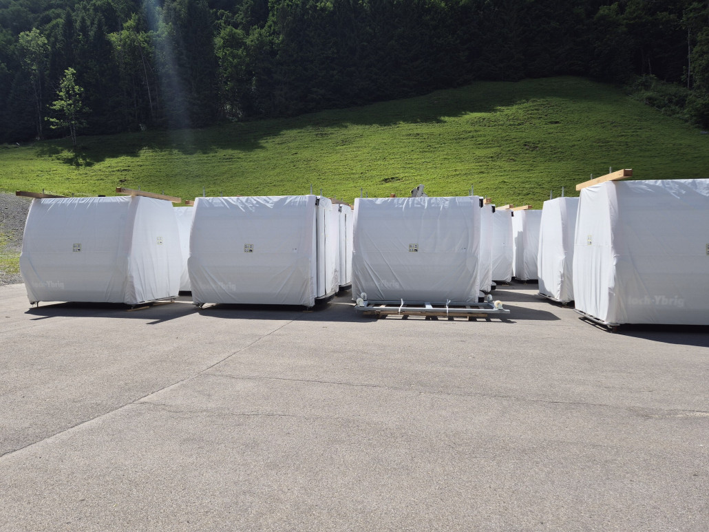 Alle Gondeln wurden (wie im Bautagebuch ersichtlich) bereits angeliefert und warten nun auf ihren Einsatz.