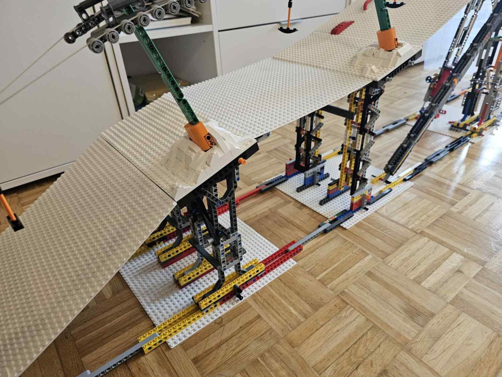 Fifty Shades of Fachwerkstütze - wenn man nicht genug Teile hat, um eine Bauart bis zum Ende durchzuziehen, bringt man etwas Variation ins Spiel...