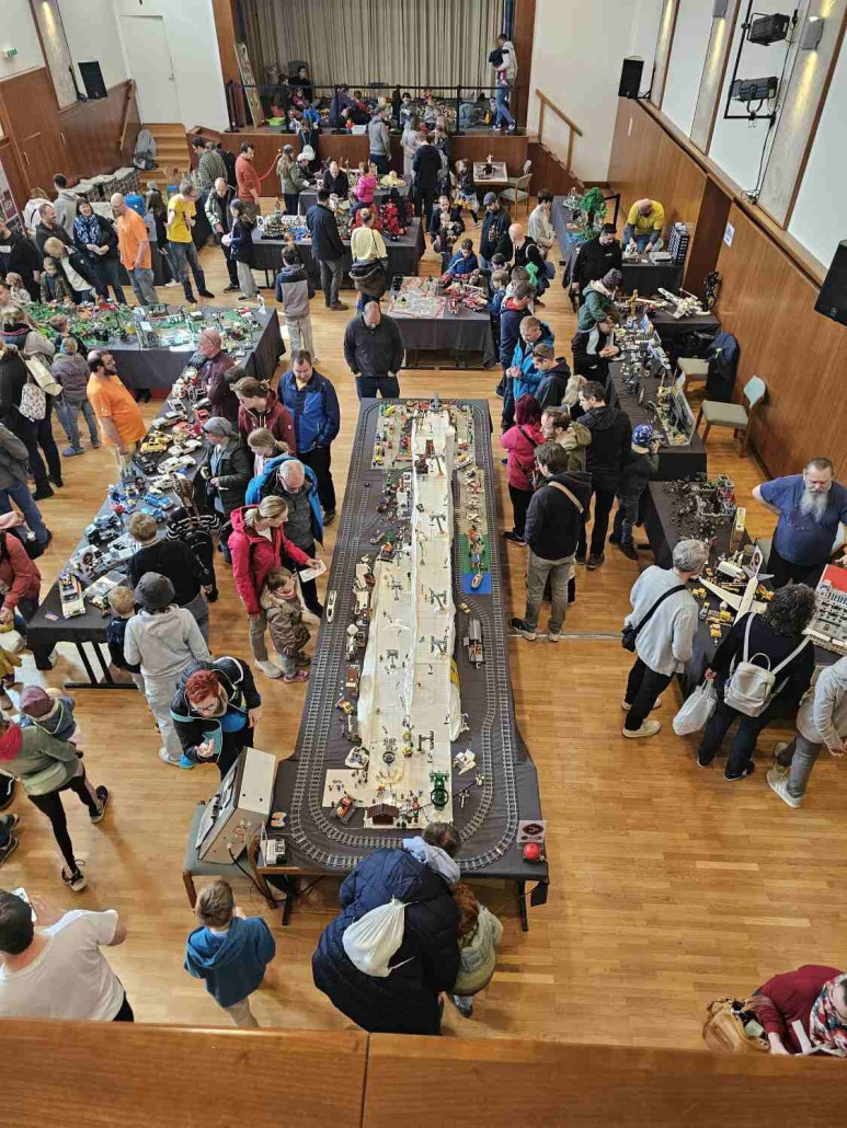 Übersicht über die letzte Ausstellung des Vereins "Der helfende Stein" in NÖ.