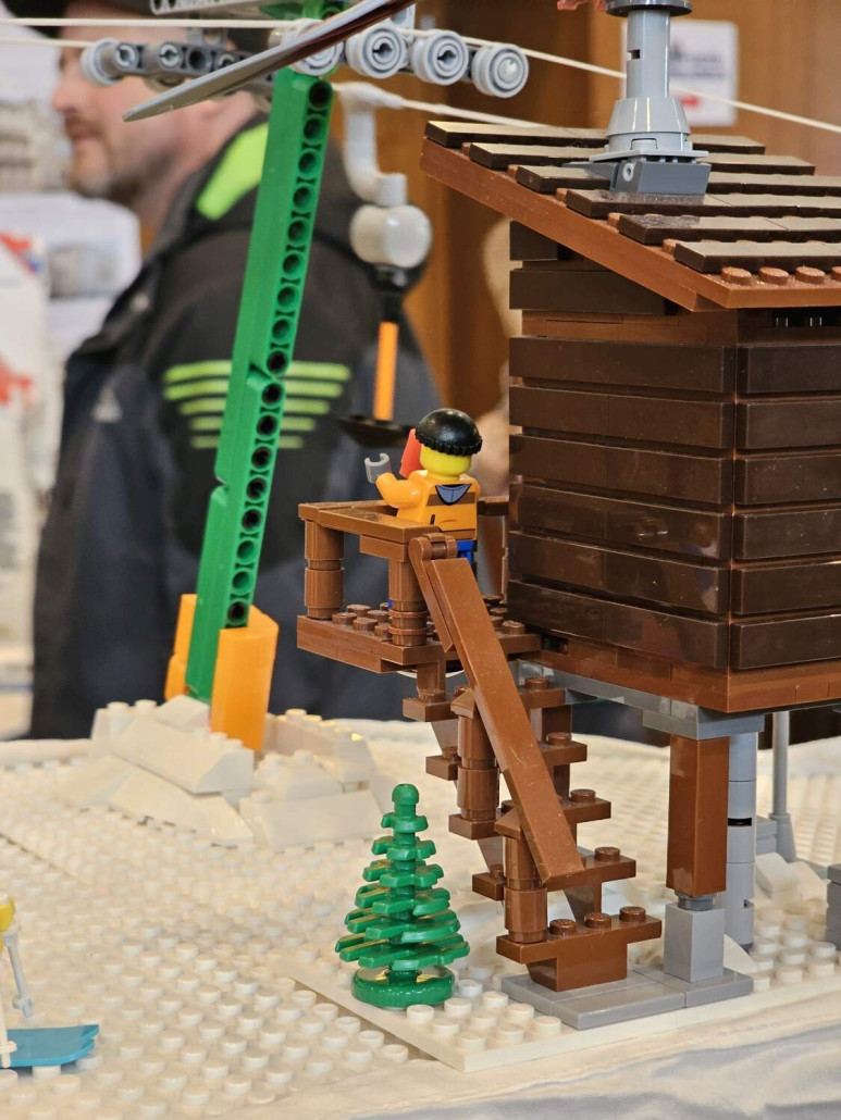 Bergstationshäusl mit Liftler.