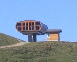 holz uni-g der twärkammbahn :-) leider etwas schlechter zoom