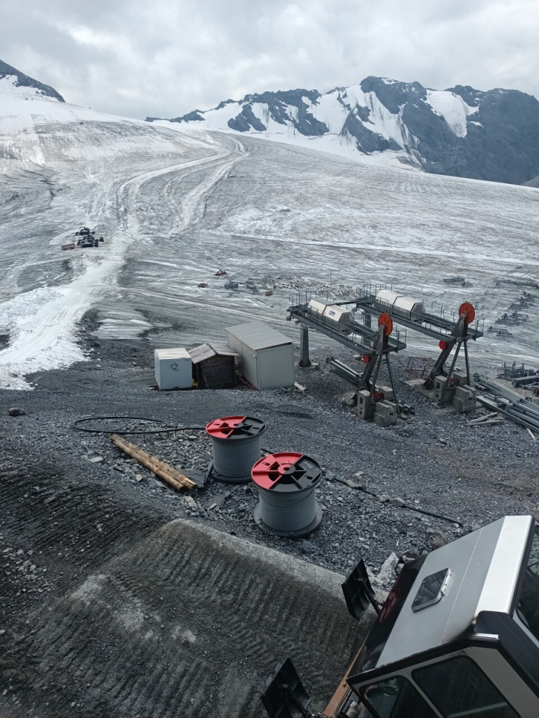 Alte Talstation? Steht auf jeden Fall Doppelmayr drauf