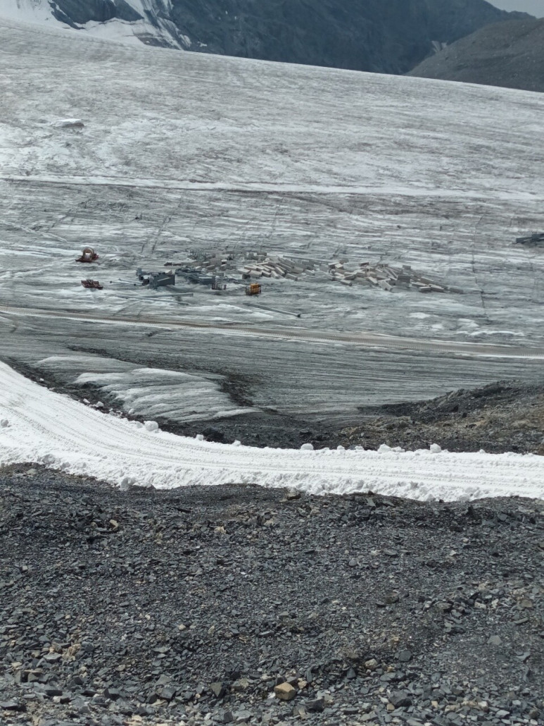 Baumaterialien! Sieht aus wie am Wertstoffhof.