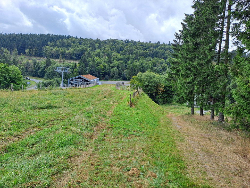 unten die neue Talstation des 6CLD/B