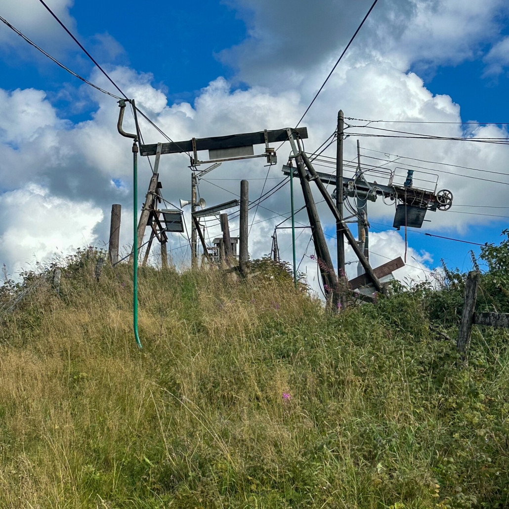 Gewirr aus Gazon 2 und Poma (Berg)