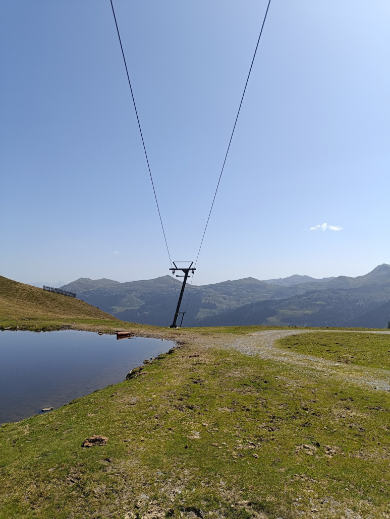 Blick auf die Trasse. Hier merkt man wie nah der See im Winter eigentlich ist.