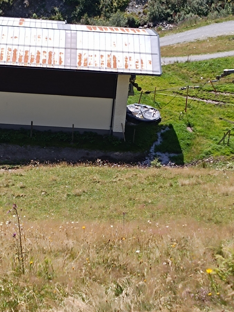 Zoom von der Seite auf die Talstation