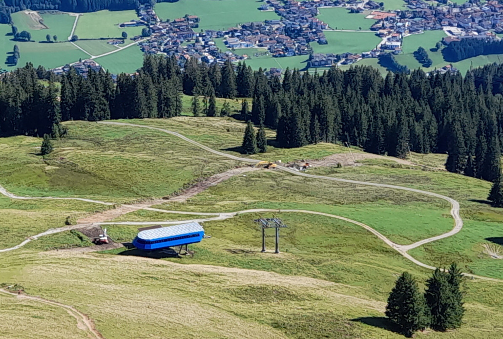 Blick vom Gipfel Richtung Foisching: Feldleitungsbau