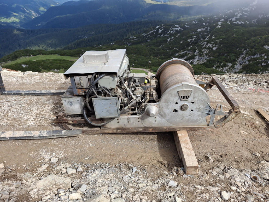 Die Winde mit dem das Seil gezogen wurde.