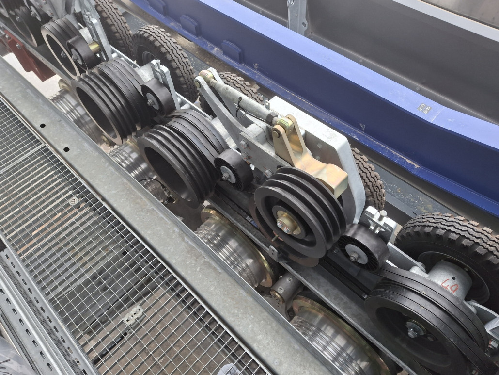 Der Reibradantrieb für die Förderreifen.