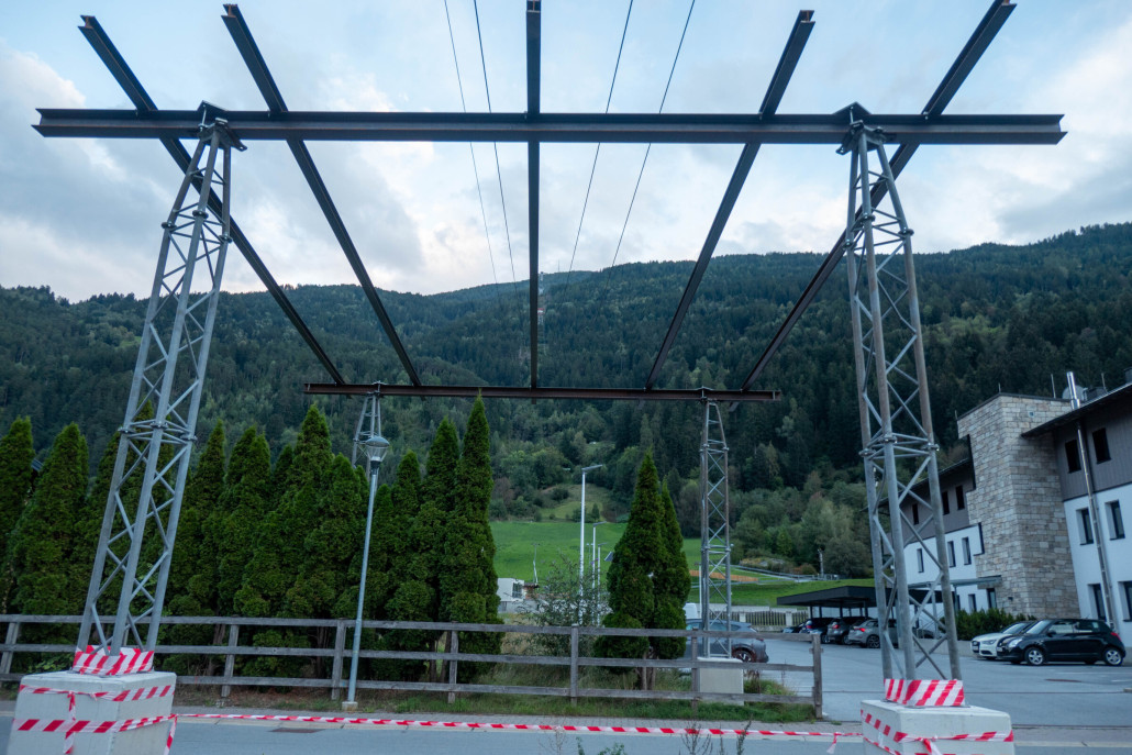 Schutzgerüst für die Abnahme des Seils steht