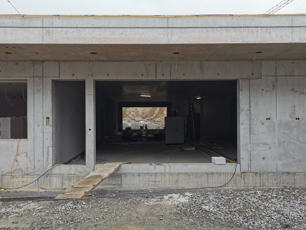 "Verbindungstunnel zur Piste" Sinn und Zweck dieses unnötig umfassend überdachten Bereichs erschließt sich mir leider überhaupt nicht.