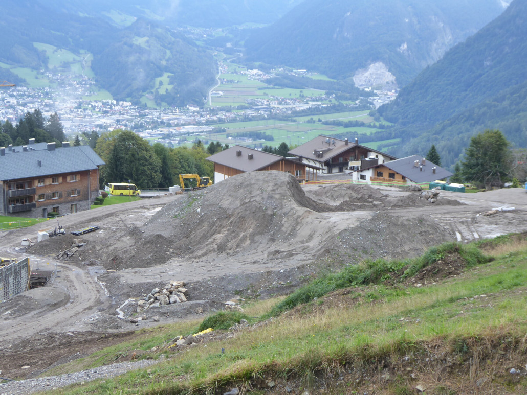 Der Aushubhügel wird schon weniger.
