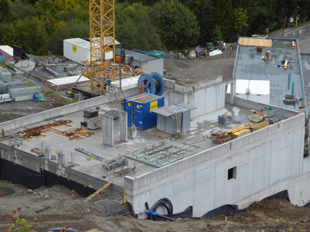 Betonarbeiten dürften zum Großteil fertig sein. Hier kommt noch ein Holzbau drauf und wird als Pistenraupengarage funktionieren.