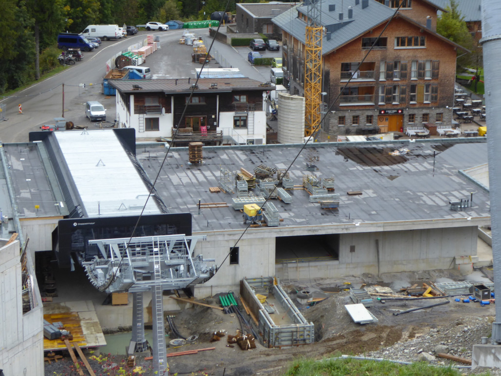 Dach dürfte soweit fertig sein.