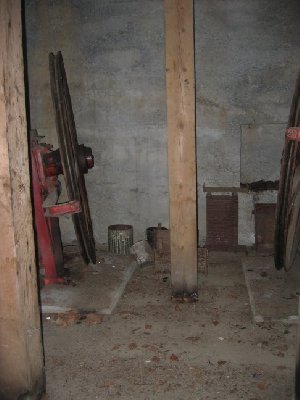 Die Umlenkung der Zugseile aus der Vertikalen in Richtung des nächsten Bildes