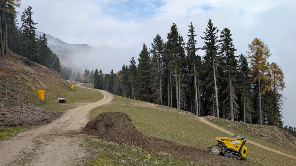 Auf der Verbindung zur Haideralm werden die Trails eingeebnet. Hässliche Ecke.