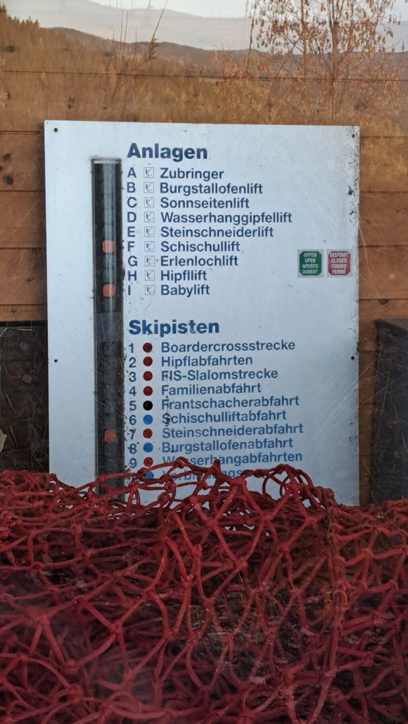 eine Statustafel die noch an die Glanzzeit erinnert