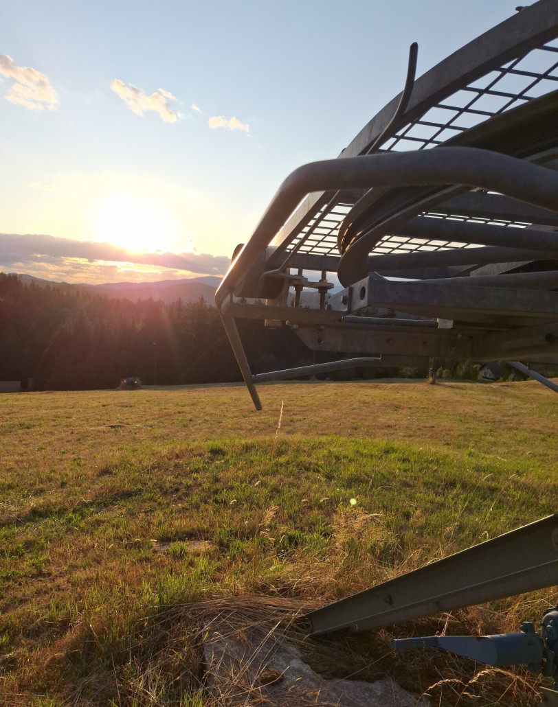 Bild vom aufgestellten Schlepplift zwischen Bar Smucar und der Skipiste