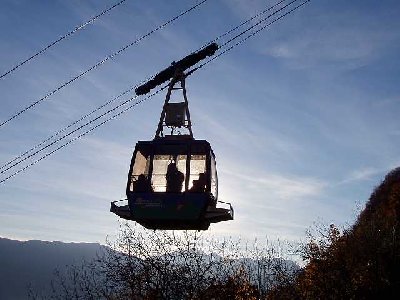 In der Abendsonne über den Rebbergen.