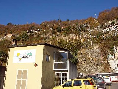 Talstation mit unterer Teil der Trasse durch die Rebberge