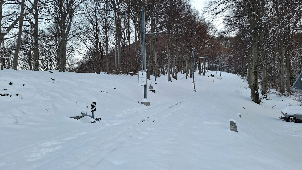Die Strecke zum Gipfel im Schnee