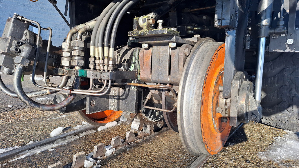 Antrieb Hydrostatisch auf das Zahnrad. Diverse solche Loks wurden Made in Capolago gefertigt.