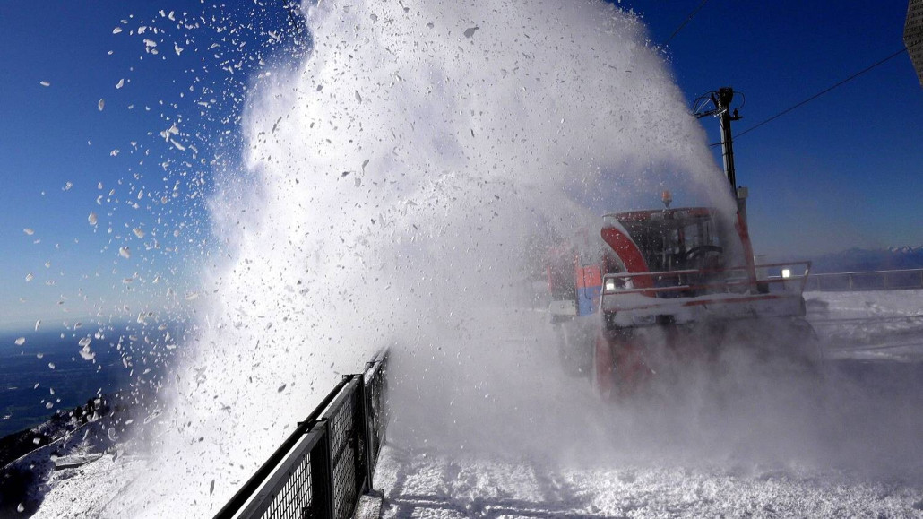 Räumen der Bahnsteige in Vetta
