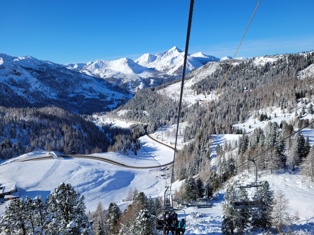 Der Lift macht ordentlich Höhe in der kurzen Zeit.