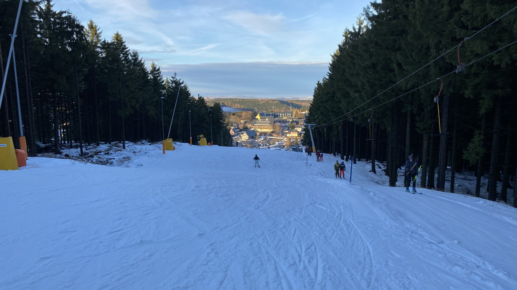 flacher Starthang mit Blick auf Altenberg
