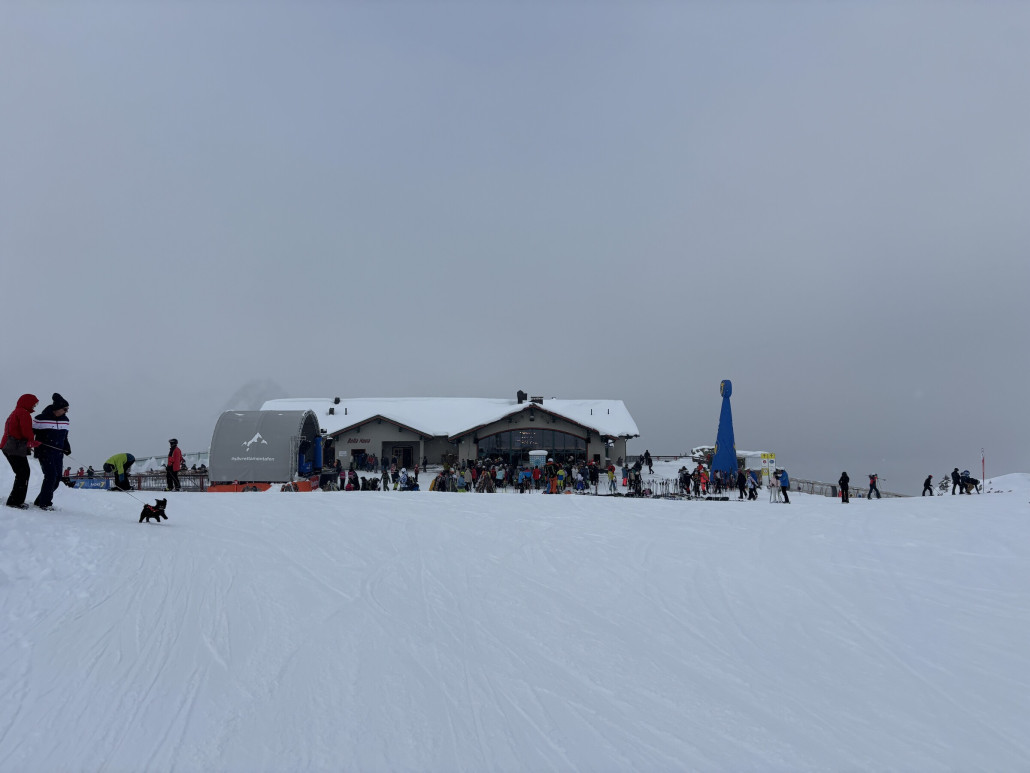 An der Bella Nova ist heute Ski opening Event mit Skitest