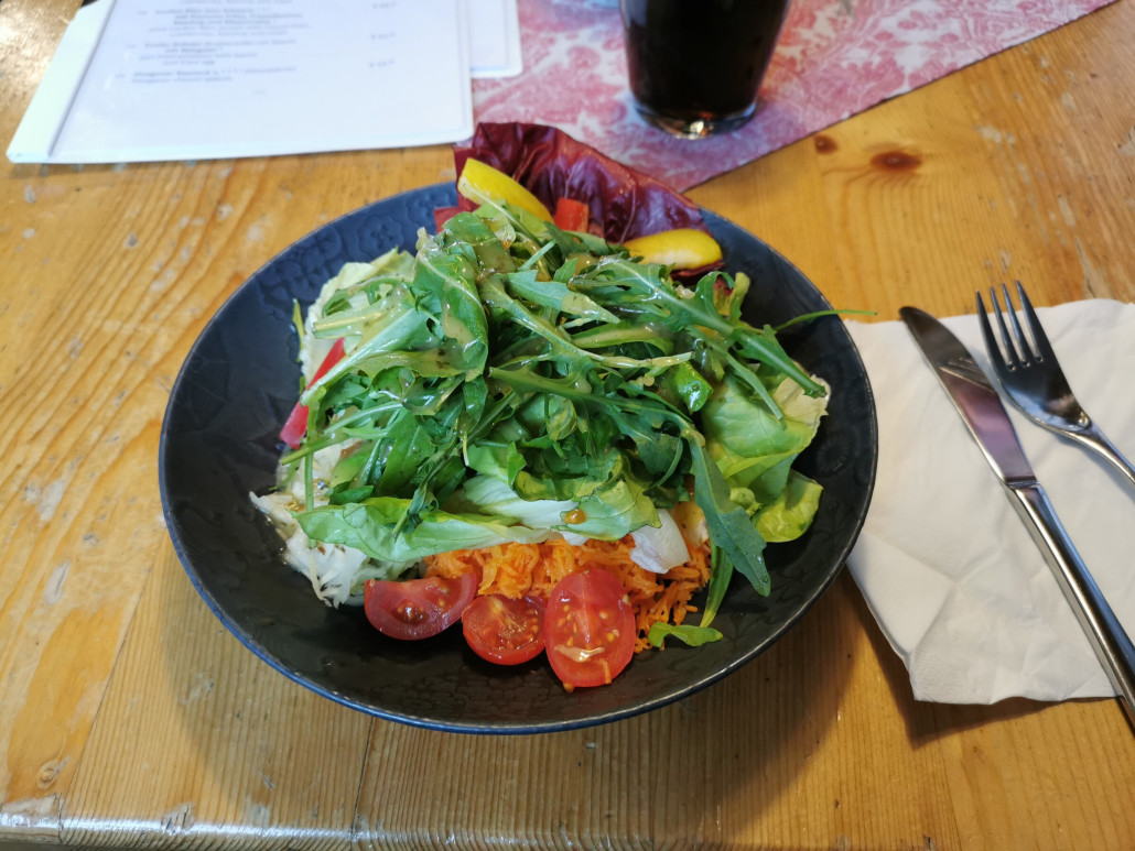 1. Wildenkarhütte, Saalbach. Beilagensalat 8,50 Euro.