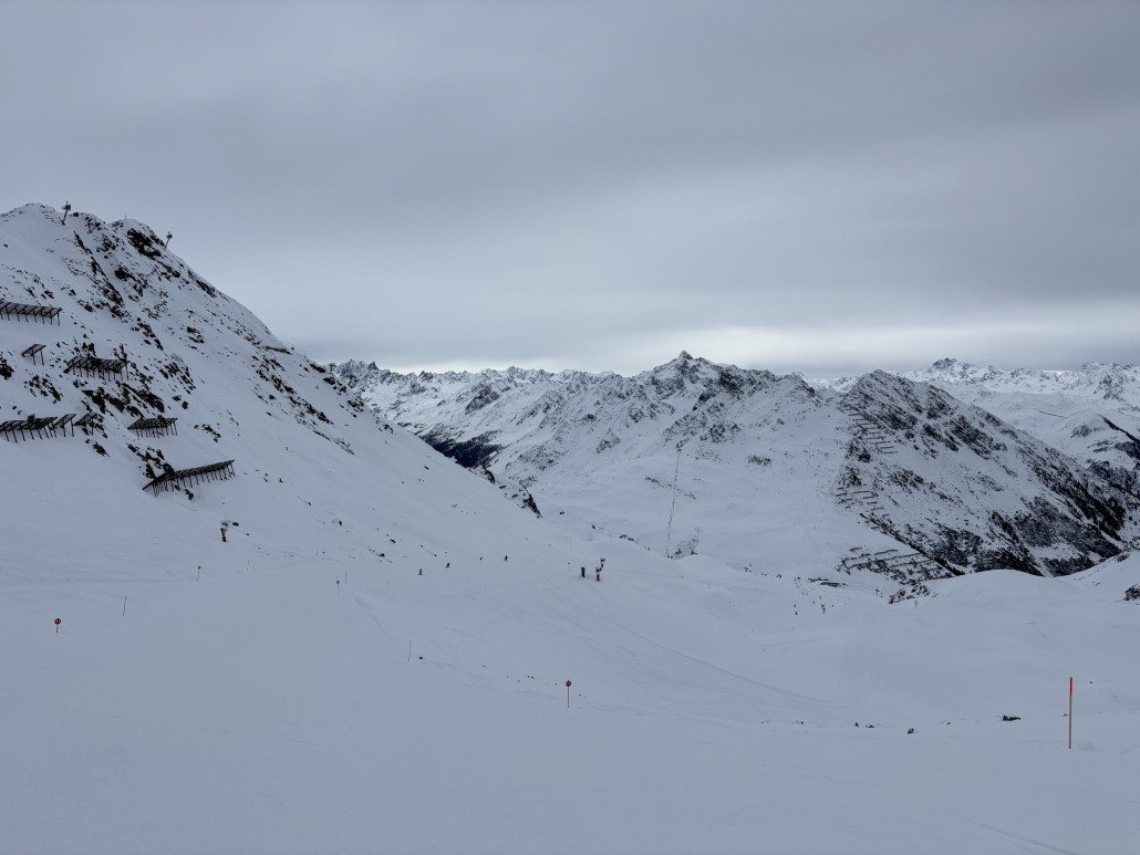 Grasjochkessel - grau in grau