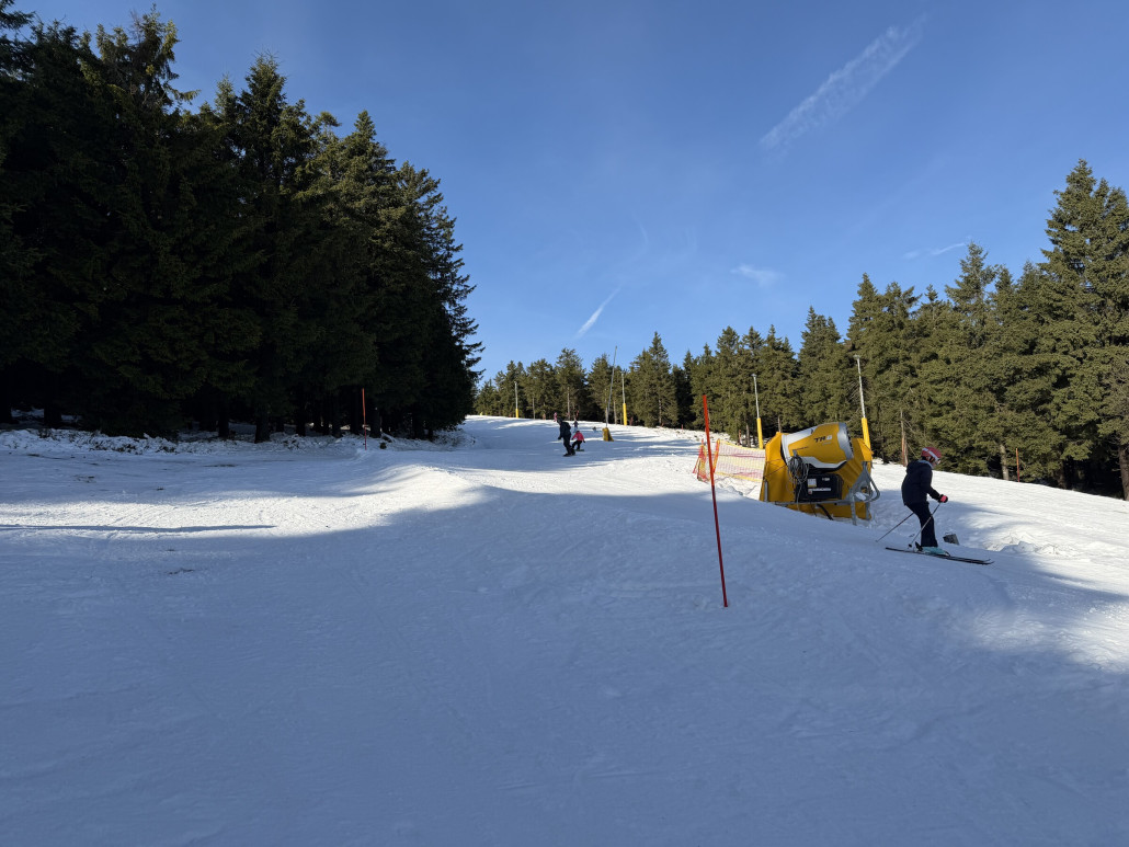 Linkskurve fehlt außen ebenfalls noch Schnee