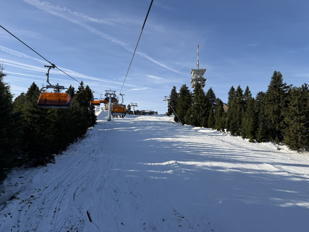 am ersten Stück der Piste sieht man dass doch noch etwa 1/3 in der Breite fehlt