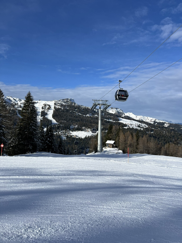 Kreuzung mit Pistenverbindung Familienabfahrt > Watschiger-Alm-Lift
