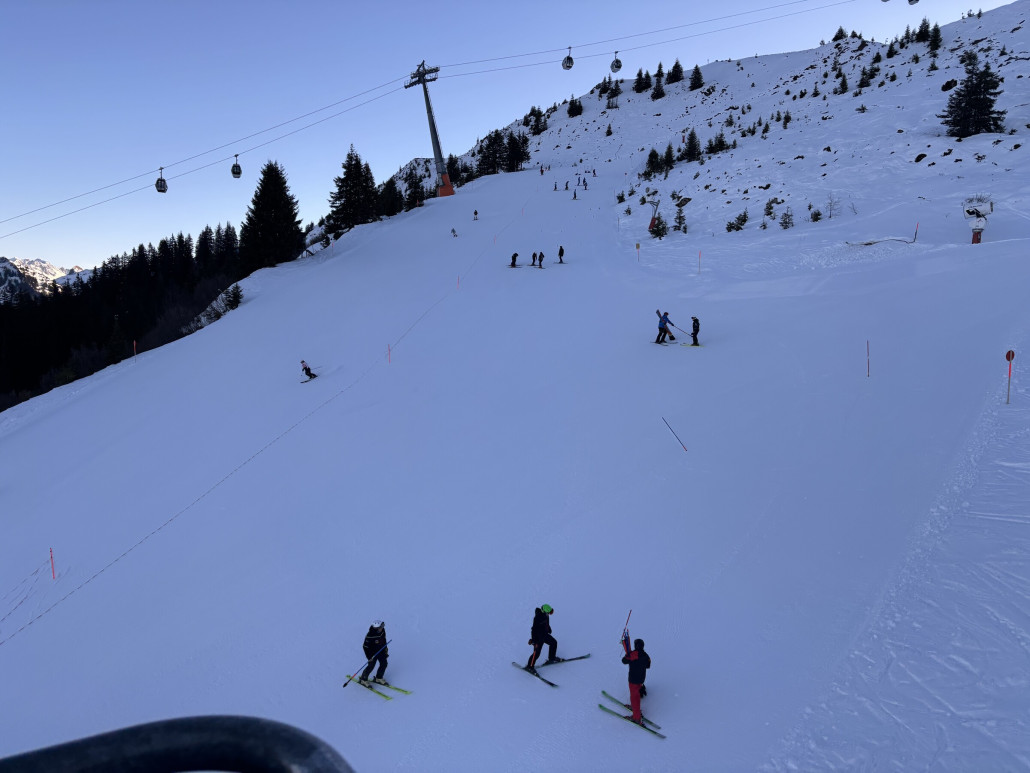 Warum man dann aber 50% der eh nur geringe Pistenfläche sperrt muss Ma nicht verstehen…