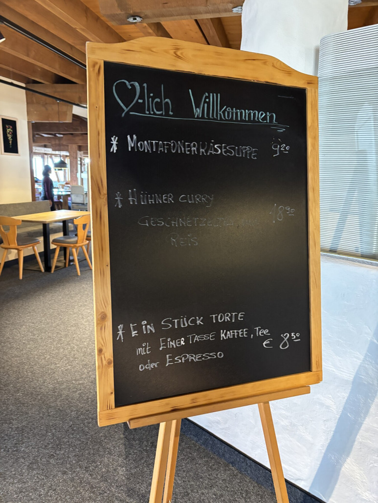 Preise für Tagesgerichte im SB Restaurant. Jow… wir bringen unser Essen dann mal mit…