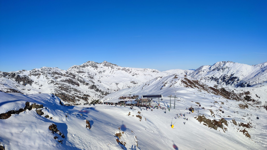 Da man die Dorfbahn nicht auf den Gipfel gebaut hat gibt es auch keinen Gipfelrave
