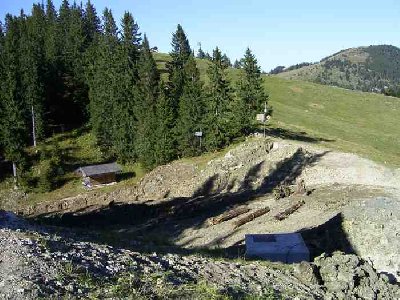 Einfahrt Sutten, wird bald zugeschüttet.