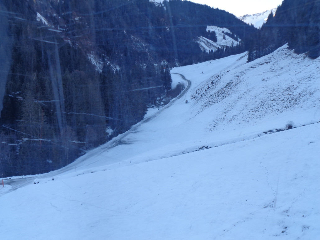 Abfahrt Tirol S Mittelstation gesperrt