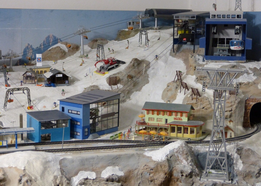 Funifor mit neuen Gebäuden. Nur die Beschriftung an der neuen Talstation fehlt noch