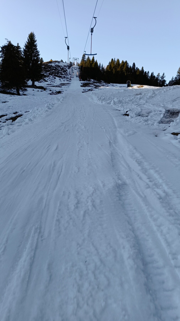 Osthanglift würde ohne Beschneiung auch still stehen.