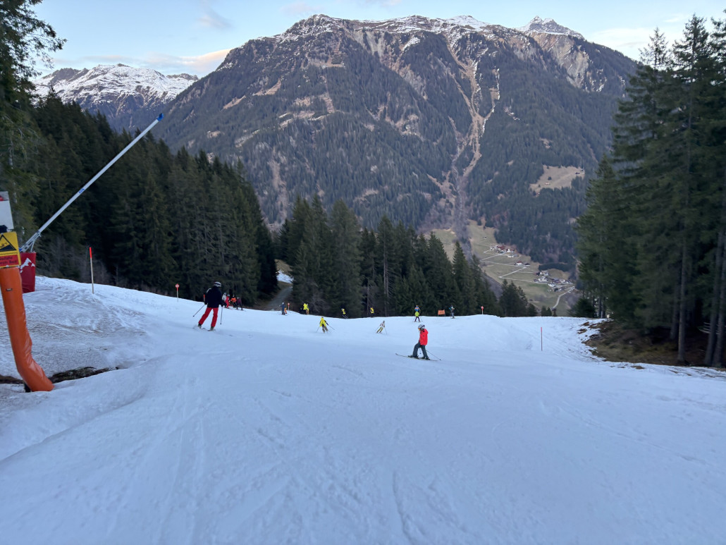 Kunstschneegranulat auf Eisunterlage… keine gute Kombo für viele