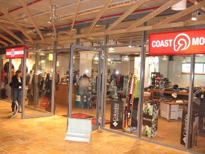 Ein wirklich netter Snowboardladen, sieht innen schick aus, wie auch außen ;-)