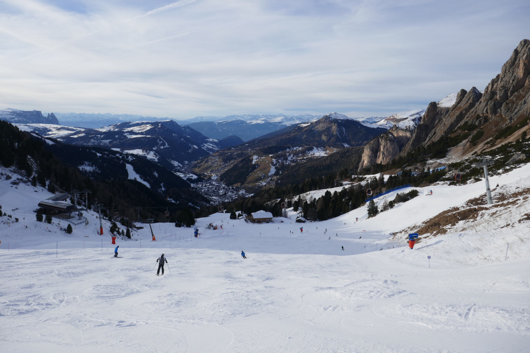 Dantercepies und das unten fast schneelose Grödnertal